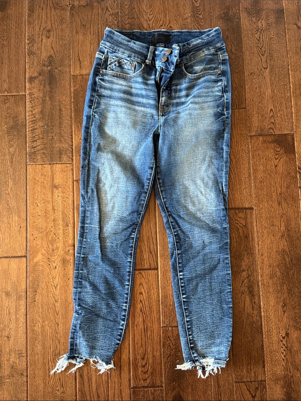 Buckle Women's Distressed Ankle Jeans